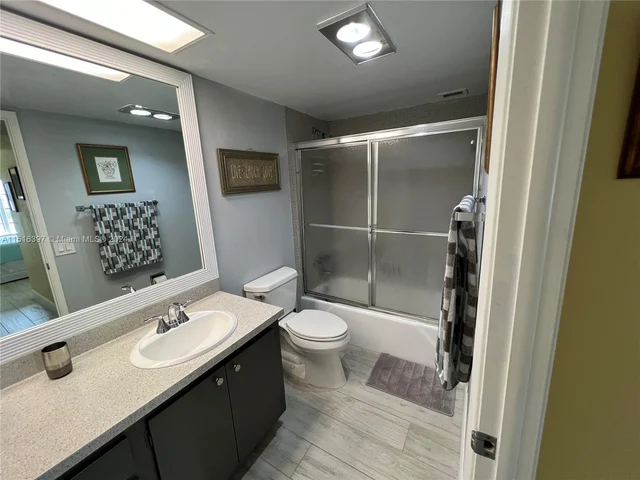 3150 N Palm Aire Dr # 404, Pompano Beach FL 33069