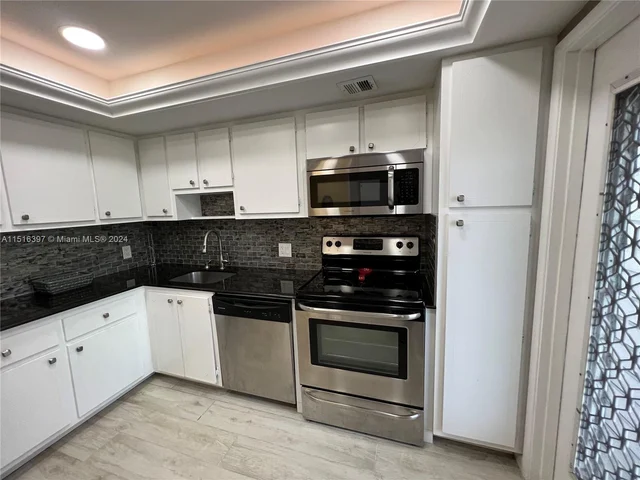 3150 N Palm Aire Dr # 404, Pompano Beach FL 33069