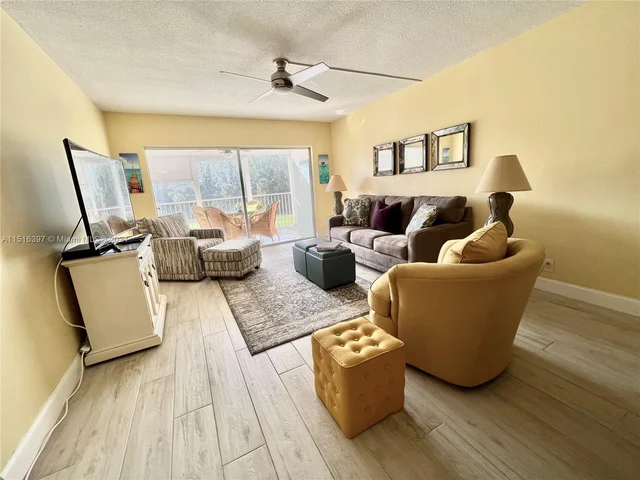 3150 N Palm Aire Dr # 404, Pompano Beach FL 33069