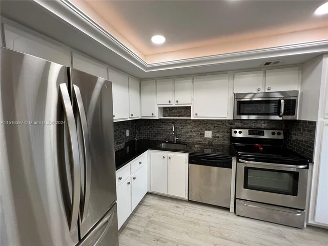 3150 N Palm Aire Dr # 404, Pompano Beach FL 33069