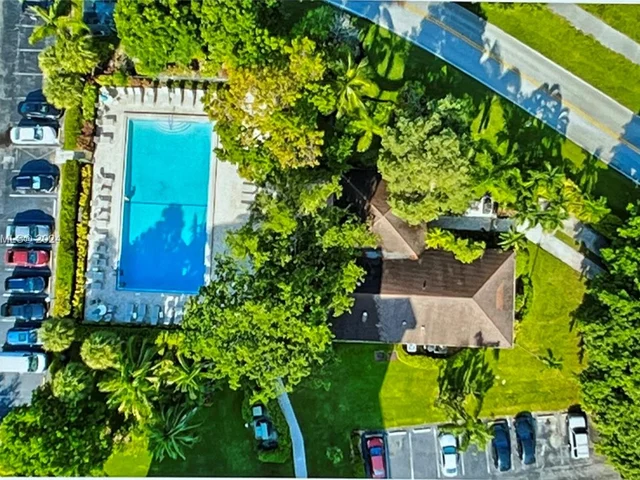 3150 N Palm Aire Dr # 404, Pompano Beach FL 33069