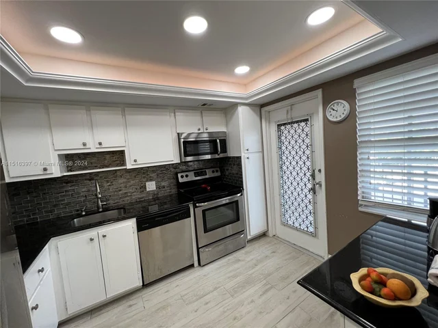 3150 N Palm Aire Dr # 404, Pompano Beach FL 33069