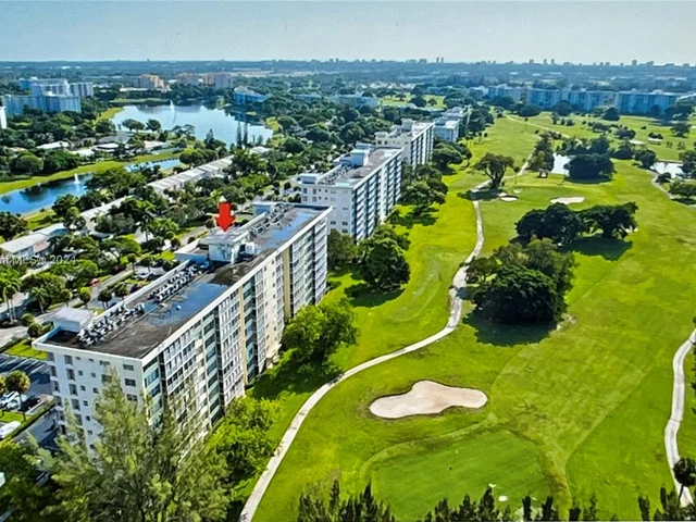 3150 N Palm Aire Dr # 404, Pompano Beach FL 33069