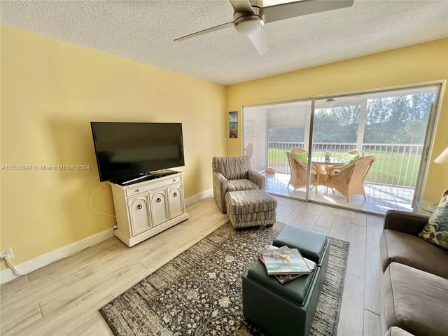 3150 N Palm Aire Dr # 404, Pompano Beach FL 33069