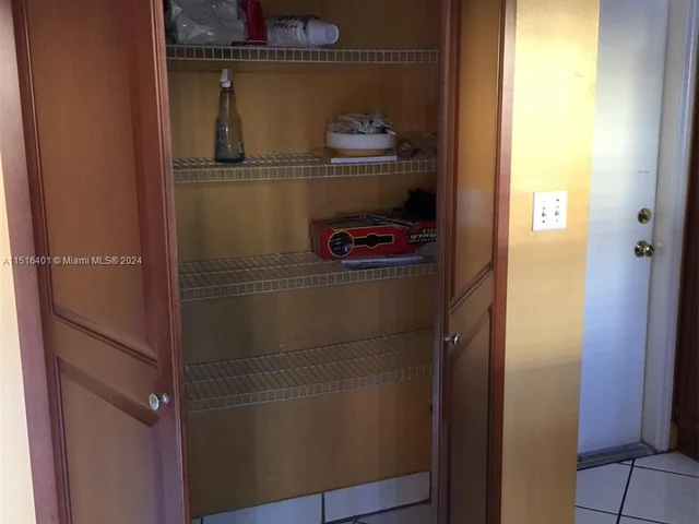 19663 NW 85th AVE, Hialeah FL 33015