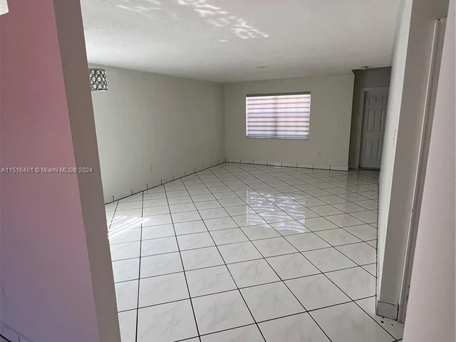 19663 NW 85th AVE, Hialeah FL 33015