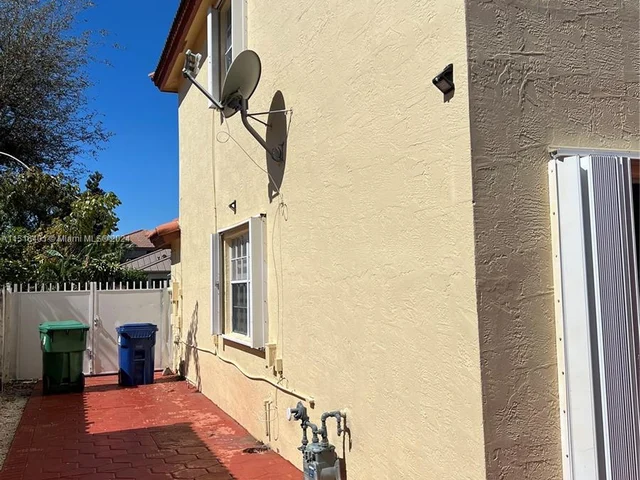 19663 NW 85th AVE, Hialeah FL 33015