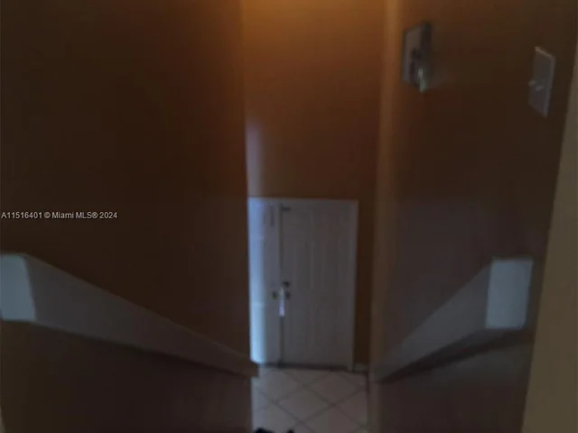 19663 NW 85th AVE, Hialeah FL 33015