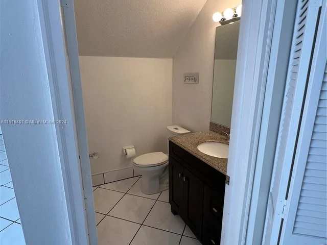 19663 NW 85th AVE, Hialeah FL 33015