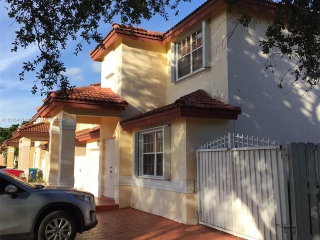 19663 NW 85th AVE, Hialeah FL 33015
