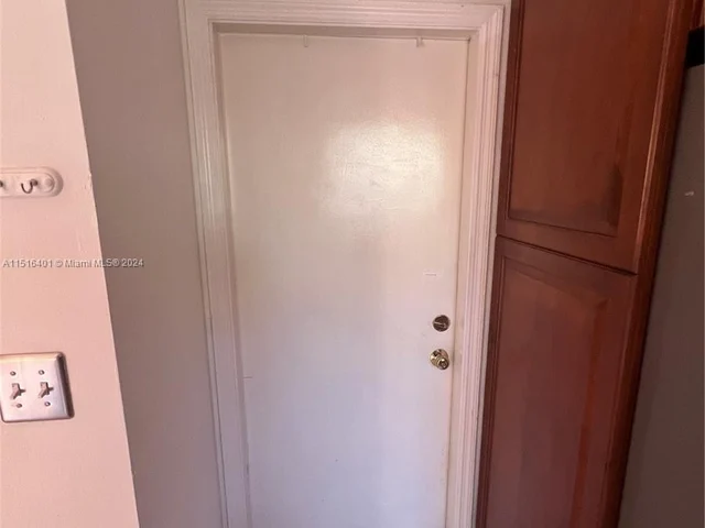 19663 NW 85th AVE, Hialeah FL 33015