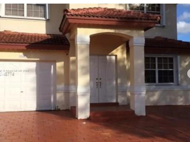 19663 NW 85th AVE, Hialeah FL 33015