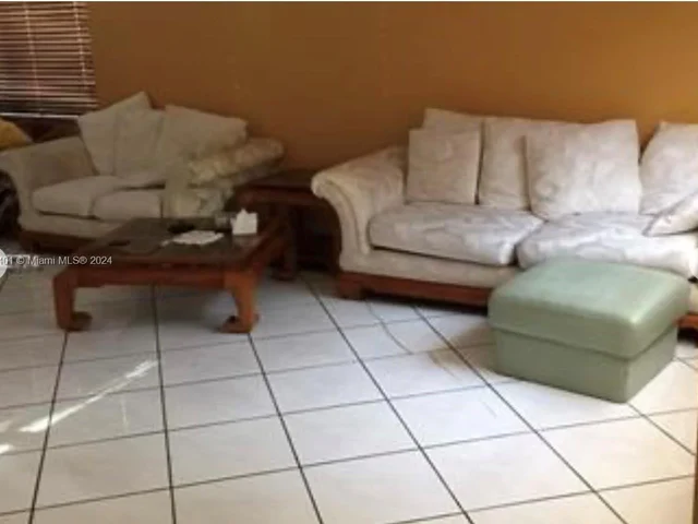 19663 NW 85th AVE, Hialeah FL 33015