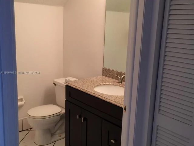 19663 NW 85th AVE, Hialeah FL 33015