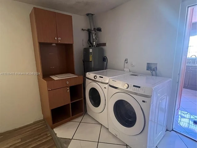 19663 NW 85th AVE, Hialeah FL 33015