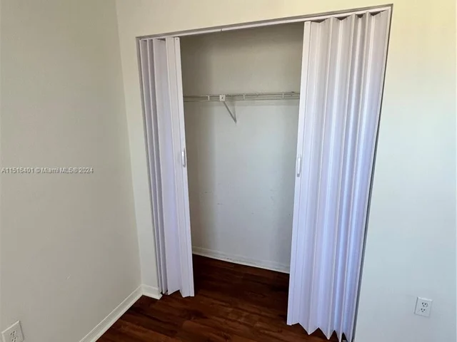 19663 NW 85th AVE, Hialeah FL 33015