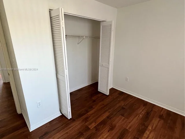 19663 NW 85th AVE, Hialeah FL 33015