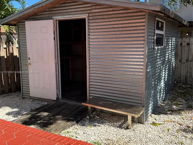 19663 NW 85th AVE, Hialeah FL 33015