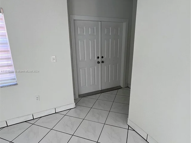 19663 NW 85th AVE, Hialeah FL 33015