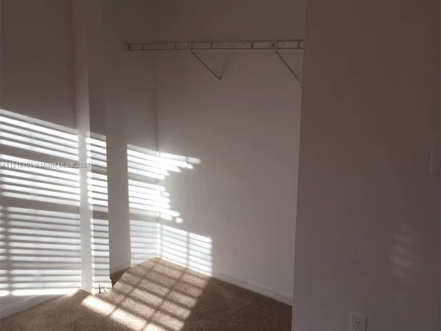 19663 NW 85th AVE, Hialeah FL 33015