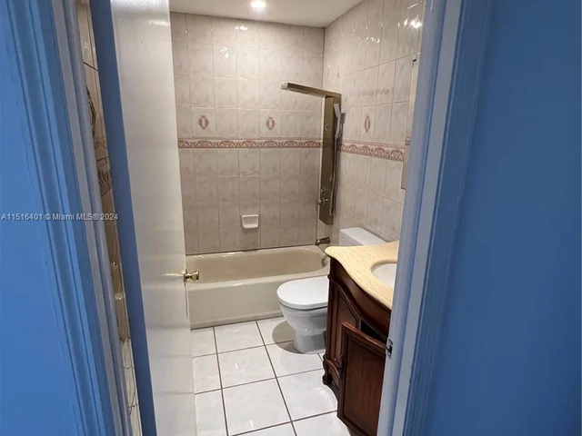 19663 NW 85th AVE, Hialeah FL 33015