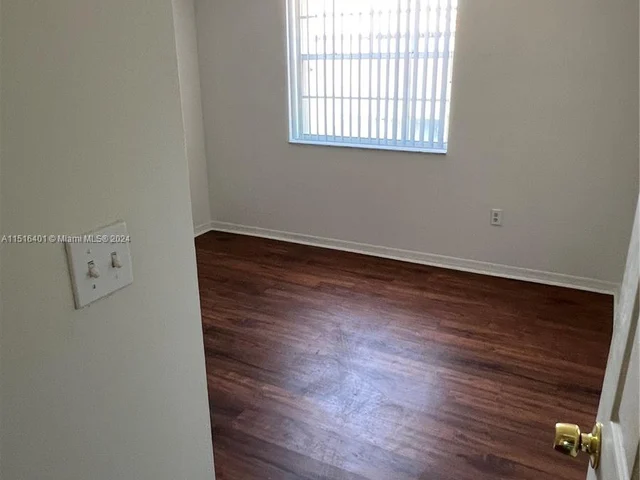 19663 NW 85th AVE, Hialeah FL 33015