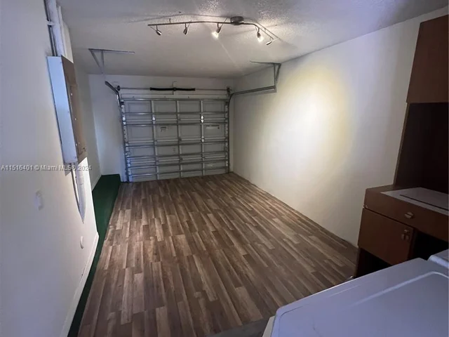 19663 NW 85th AVE, Hialeah FL 33015