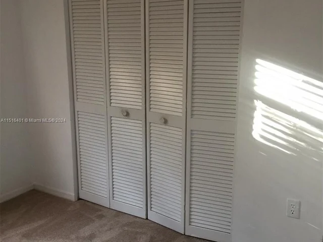 19663 NW 85th AVE, Hialeah FL 33015