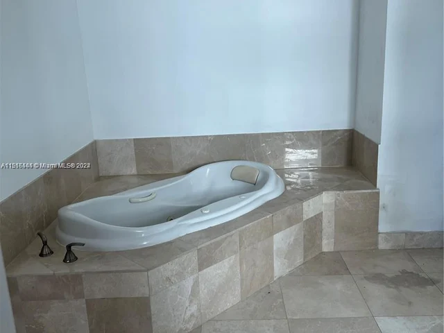 14951 Royal Oaks Ln # 1901, North Miami FL 33181