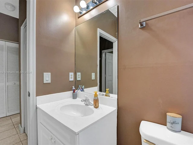 385 NE 31st Ave, Homestead FL 33033