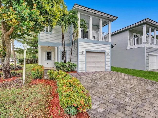 385 NE 31st Ave, Homestead FL 33033