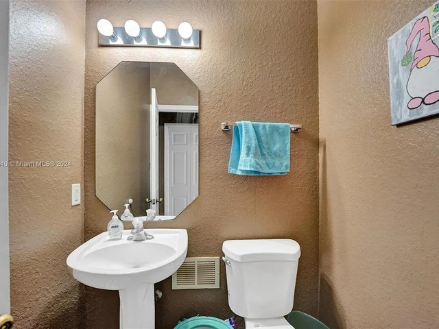 385 NE 31st Ave, Homestead FL 33033