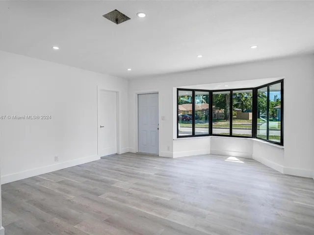 1521 NW 55th Ave, Lauderhill FL 33313