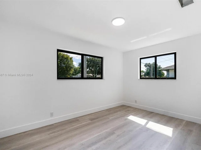 1521 NW 55th Ave, Lauderhill FL 33313