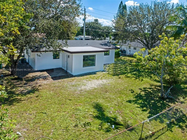 1521 NW 55th Ave, Lauderhill FL 33313