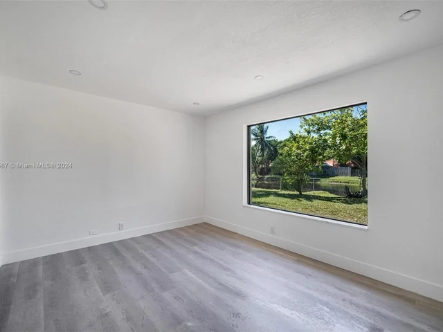 1521 NW 55th Ave, Lauderhill FL 33313