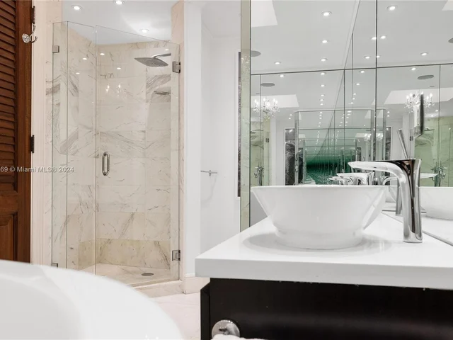 100 S Pointe Dr # 3205, Miami Beach FL 33139