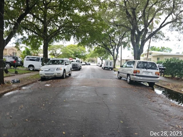 512 47th St, West Palm Beach FL 33407