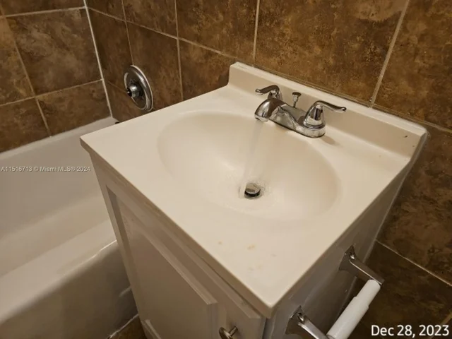 512 47th St, West Palm Beach FL 33407