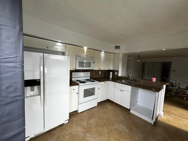 1160 WASHINGTON CR # 1160B, Homestead FL 33034