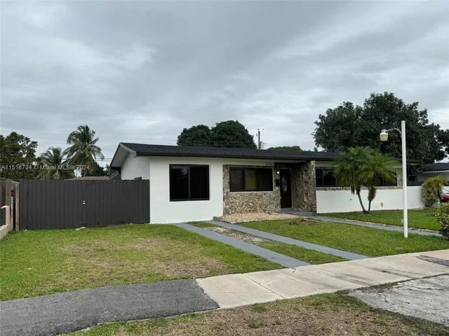 5751 NW 117th St, Hialeah FL 33012