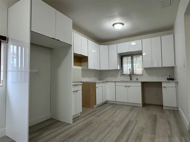 5751 NW 117th St, Hialeah FL 33012