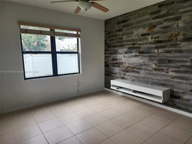 850 NE 193rd Ter # 850, Miami FL 33179