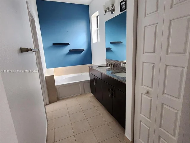 850 NE 193rd Ter # 850, Miami FL 33179