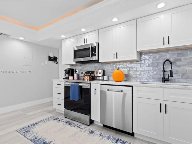 3095 N Course Dr # 602, Pompano Beach FL 33069