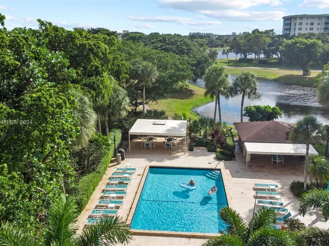 3095 N Course Dr # 602, Pompano Beach FL 33069
