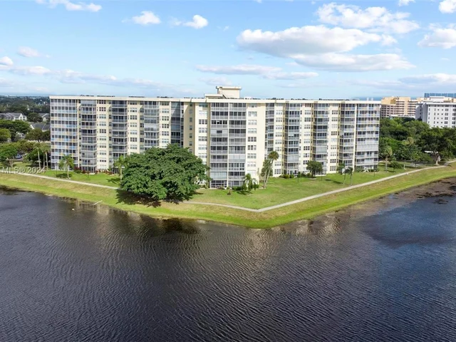 3095 N Course Dr # 602, Pompano Beach FL 33069