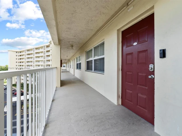 3095 N Course Dr # 602, Pompano Beach FL 33069