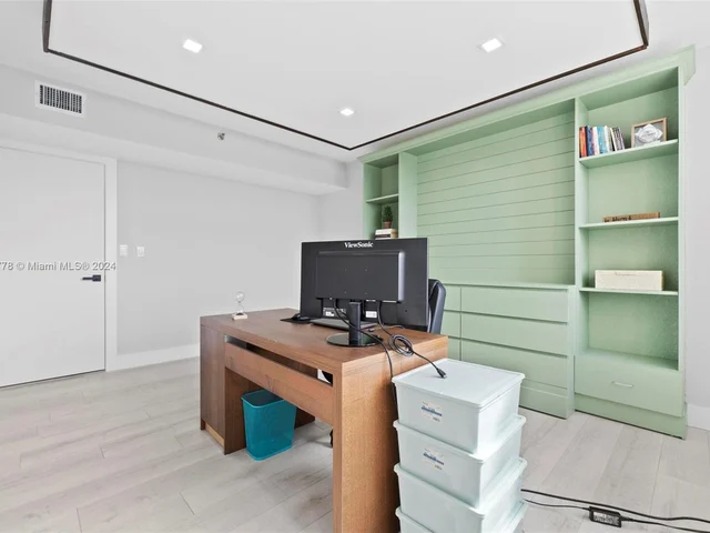 3095 N Course Dr # 602, Pompano Beach FL 33069