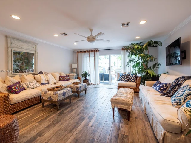 2004 Riverside Pl # 5, Wilton Manors FL 33305